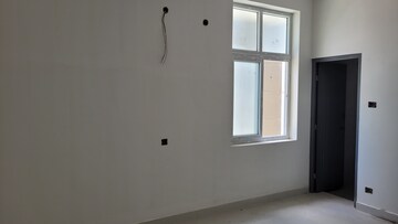 Room in 3 BHK Apartment at Goldwins – for Sale