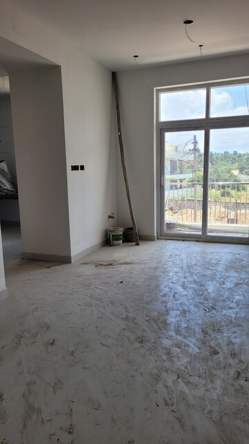 Room in 3 BHK Apartment at Goldwins – for Sale