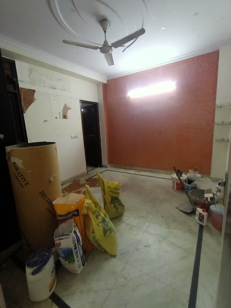 Living Room, east-of-kailash-block-b-rwa 3 Bedroom 125 Sq.Yd. Builder Floor In East Of Kailash Delhi 9631428