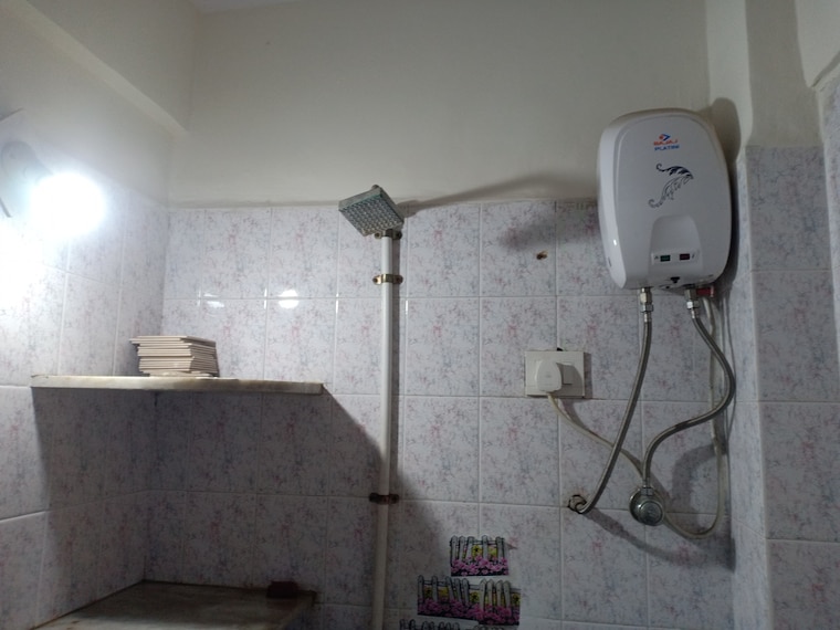 Bathroom, thane west Pg For Girls In Thane West 9631476