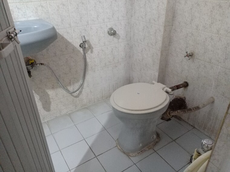 Bathroom, thane west Pg For Girls In Thane West 9631476