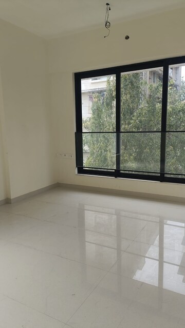 Room in 2.5 BHK Apartment at Ram Laxmi Niwas, Khar West – for Sale