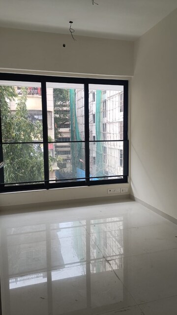 Room in 2.5 BHK Apartment at Ram Laxmi Niwas, Khar West – for Sale