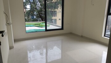 Room in 2.5 BHK Apartment at Ram Laxmi Niwas, Khar West – for Sale