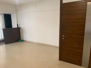 Room in 3 BHK Apartment at Khar West – for Sale