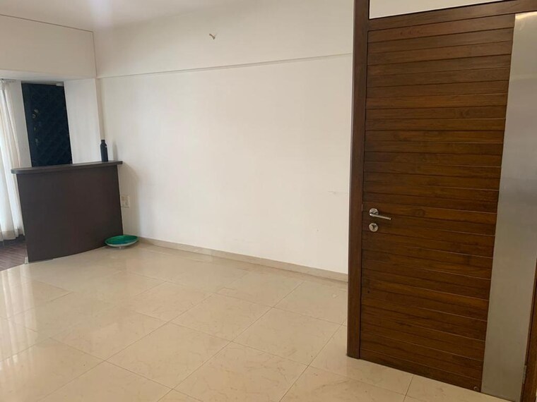 Room, khar west 3 Bedroom 1350 Sq.Ft. Apartment In Khar West Mumbai 9631490