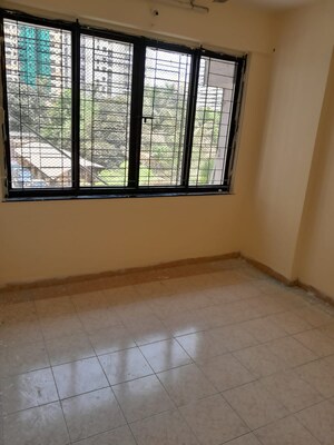 Room in 2 BHK Apartment at Cascade Borivali East, Borivali East – for Rent