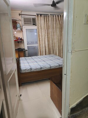 Bedroom in 1 RK Builder Floor at Jungpura Extension – for Rent