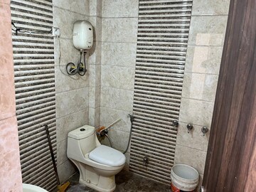Bathroom in 1 RK Builder Floor at Lajpat Nagar – for Rent
