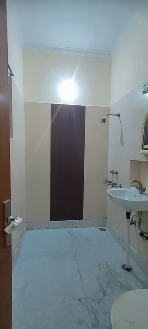 Team Area in 3 BHK Builder Floor at Sector 37 – for Rent