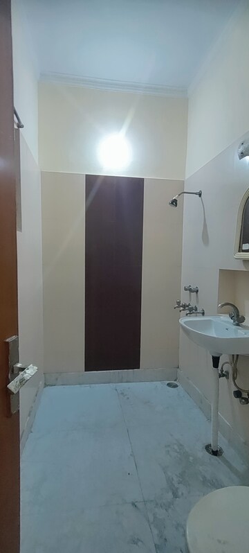 Team Area in 3 BHK Builder Floor at Sector 37 – for Rent