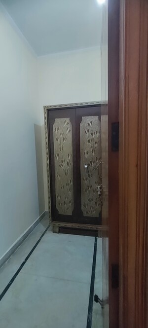 Building Lobby in 3 BHK Builder Floor at Sector 37 – for Rent