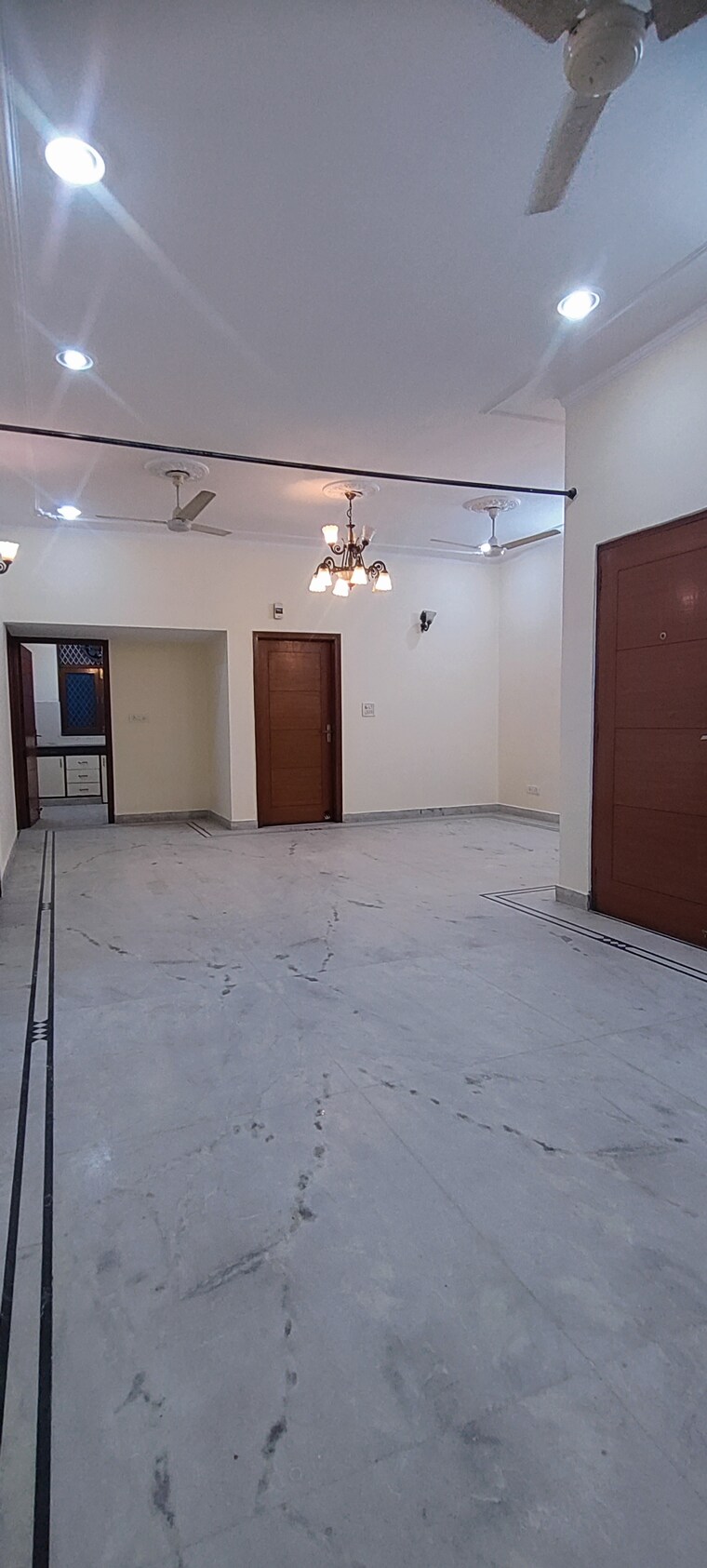 Room, sector 37 3 Bedroom 2250 Sq.Ft. Builder Floor In Sector 37 Faridabad 9631532