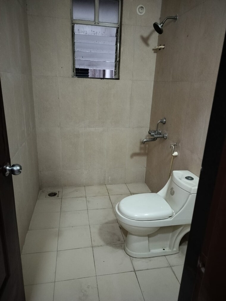 Bathroom, sukhwani-elmwood 3 Bedroom 1650 Sq.Ft. Apartment In Pimple Saudagar Pune 9631545