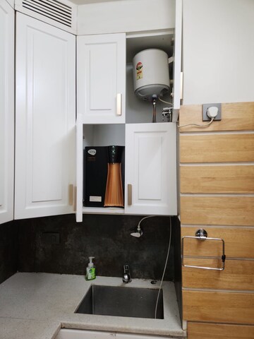 Furnished Amenities in 2 BHK Builder Floor at Lajpat Nagar – for Rent