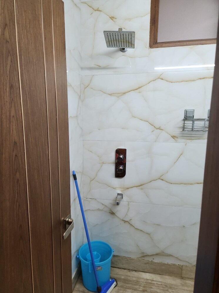 Bathroom, lajpat nagar 2 Bedroom 900 Sq.Ft. Builder Floor In Lajpat Nagar Delhi 9631551