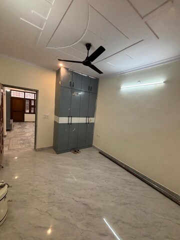 Room in 2 BHK Builder Floor at Sector 23 – for Rent