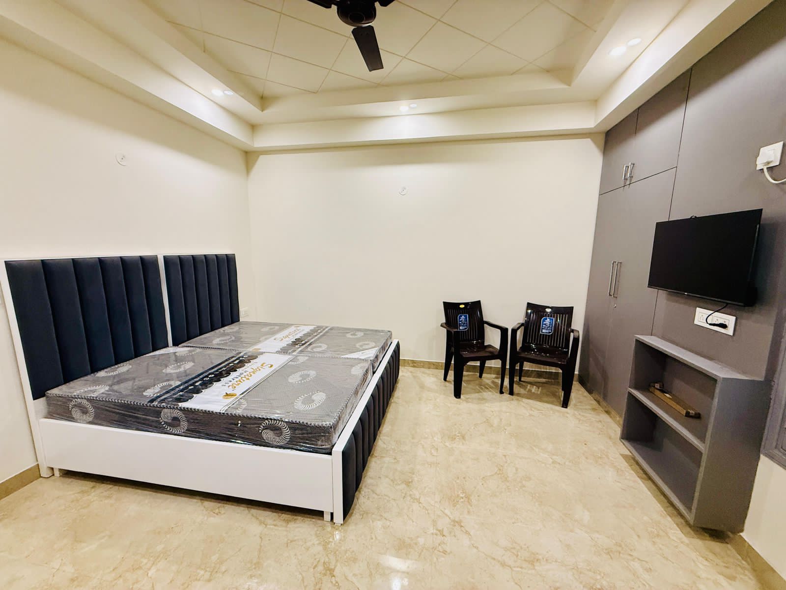 1 RkBuilder Floor For Rent in Ardee Mall