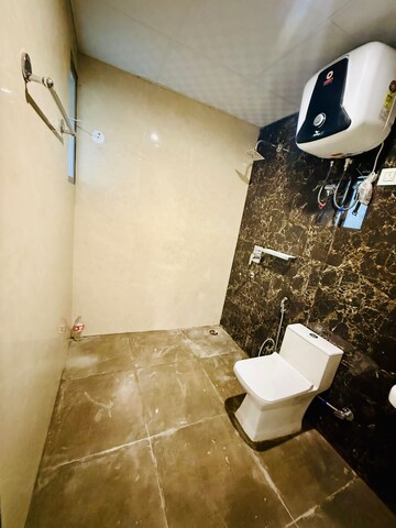 Furnished Amenities in 1 RK Builder Floor at Ardee Mall, Sector 52 – for Rent