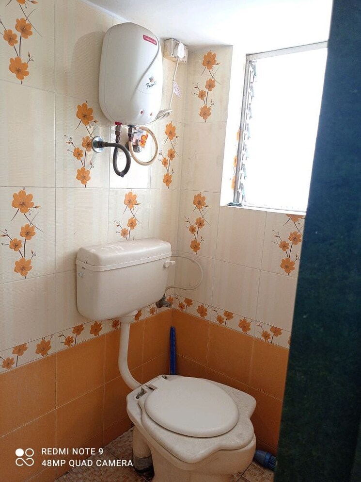 Bathroom, shree-niwas-chs-sanghavi 1 RK 400 Sq.Ft. Apartment In New Sanghavi Pune 9631601