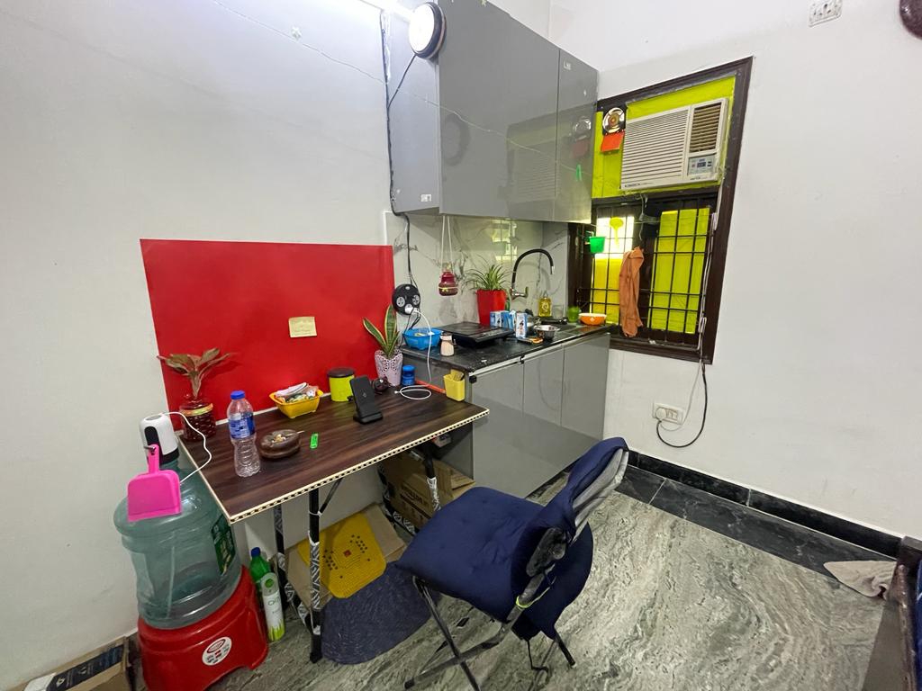 1 RkBuilder Floor For Rent in Saket