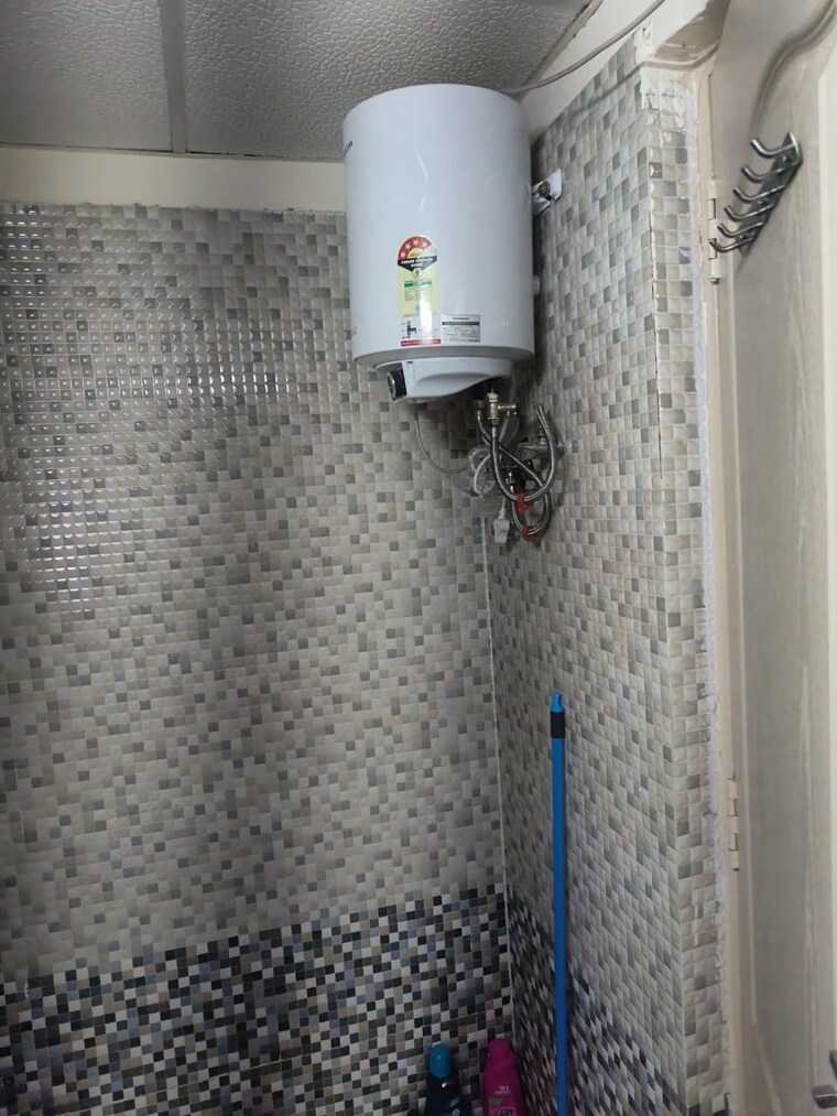 Bathroom, maxblis-grand-wellington 1 Bedroom 615 Sq.Ft. Apartment In Sector 75 Noida 9631650