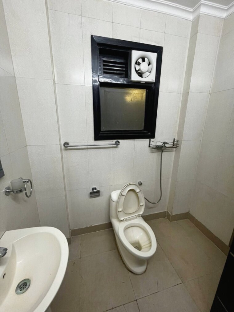 Attached Bathroom, east of kailash 3 Bedroom 2300 Sq.Ft. Builder Floor In East Of Kailash Delhi 9631668