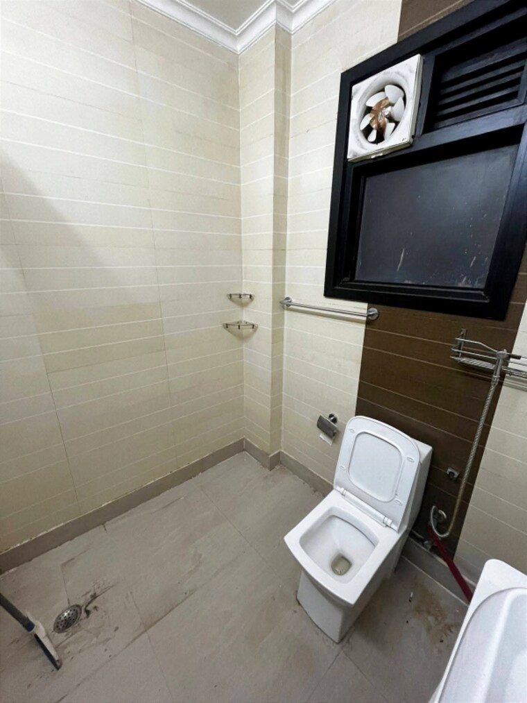 Attached Bathroom, east of kailash 3 Bedroom 2300 Sq.Ft. Builder Floor In East Of Kailash Delhi 9631668