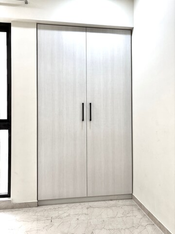 Room in 2 BHK Apartment at Lodha Sterling, Kolshet Road – for Rent