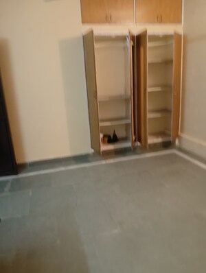 Room in 1 RK Apartment at Everest Apartments RWA, Kalkaji – for Rent