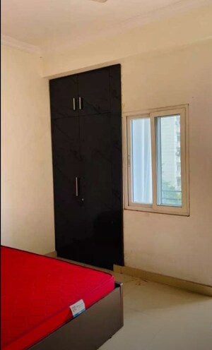 Room in 2 BHK Apartment at Hazratganj – for Rent