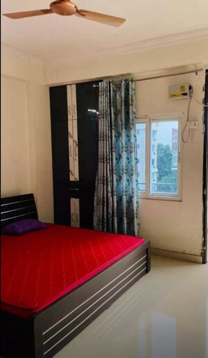 Bedroom in 2 BHK Apartment at Hazratganj – for Rent