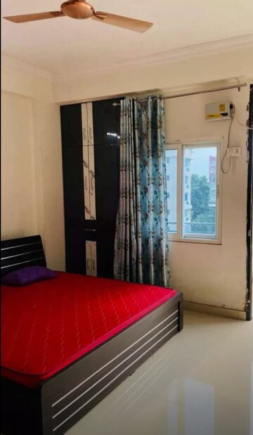 Bedroom in 2 BHK Apartment at Hazratganj – for Rent