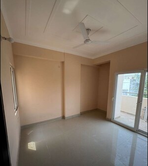 Room in 3 BHK Apartment at Lalbagh – for Rent