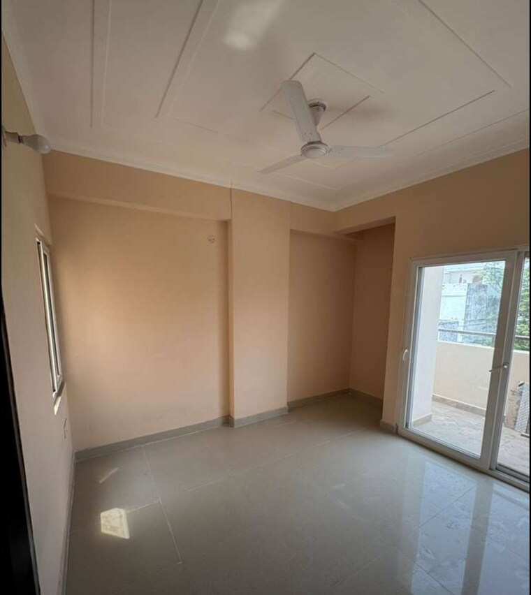 Room, lalbagh 3 Bedroom 1350 Sq.Ft. Apartment In Lalbagh Lucknow 9631723