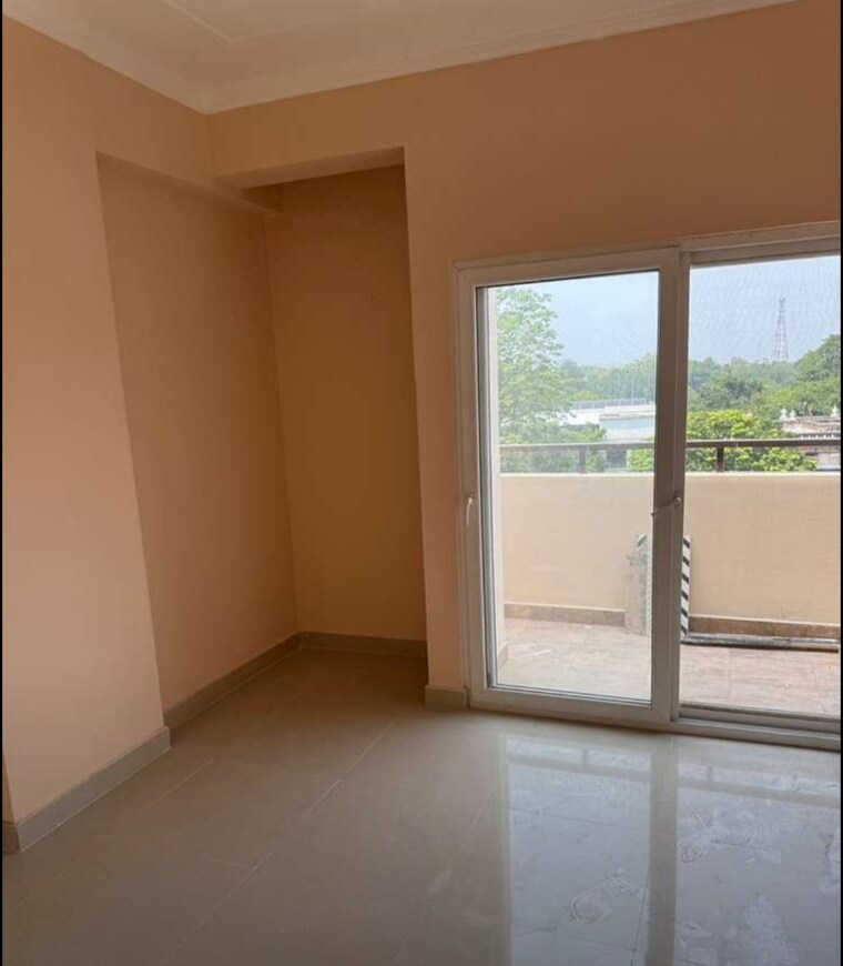 Room, lalbagh 3 Bedroom 1350 Sq.Ft. Apartment In Lalbagh Lucknow 9631723