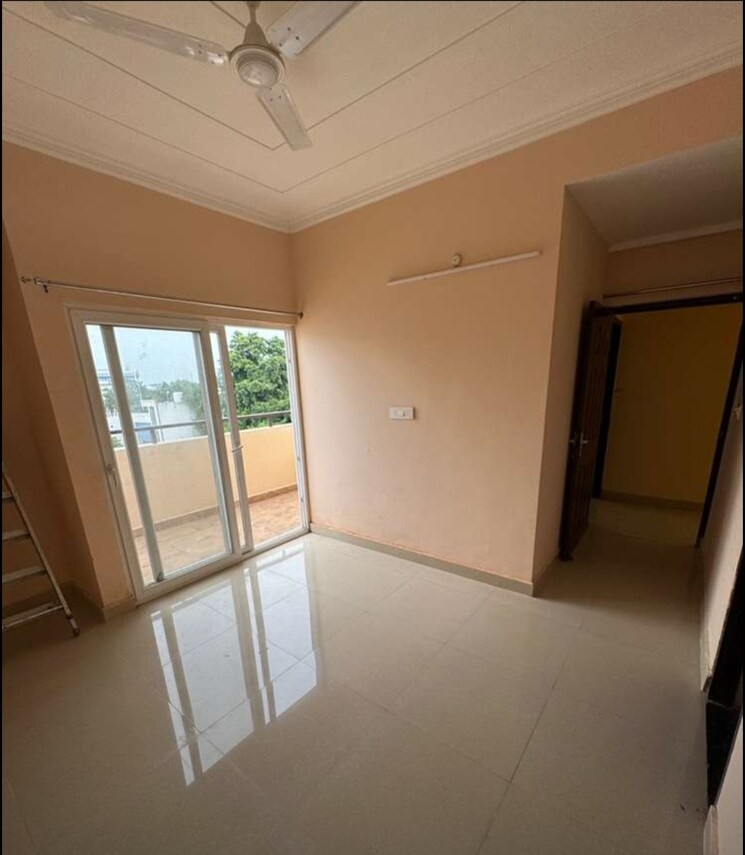 Room, lalbagh 3 Bedroom 1350 Sq.Ft. Apartment In Lalbagh Lucknow 9631723