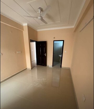Room in 3 BHK Apartment at Lalbagh – for Rent