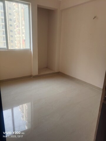 Room in 2 BHK Apartment at JM Florence, Tech Zone 4 Greater Noida – for Rent