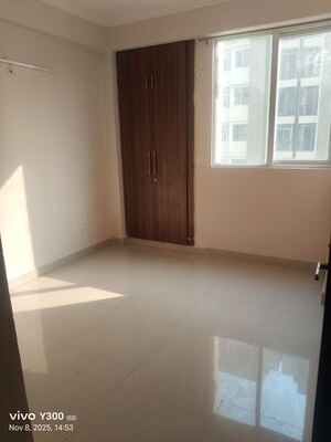 Room in 2 BHK Apartment at JM Florence, Tech Zone 4 Greater Noida – for Rent