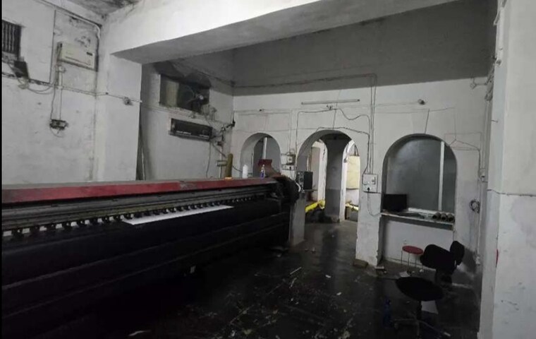  Parking, lalkuan Commercial Office Space 1500 Sq.Ft. In Lalkuan Lucknow 9631740