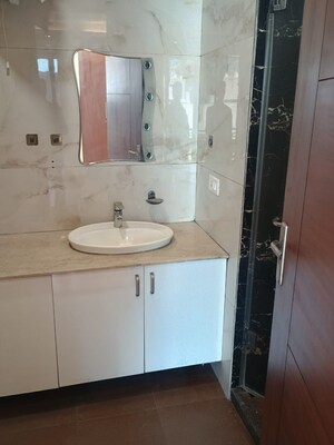 Bathroom in 3 BHK Apartment at Unitech Escape, Sector 50 – for Rent