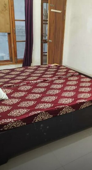 Bedroom in 3 BHK Apartment at Gomti Nagar – for Rent