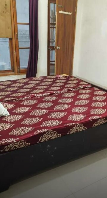 Bedroom in 3 BHK Apartment at Gomti Nagar – for Rent