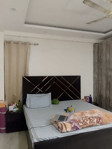Master Bedroom in 3 BHK Apartment at Vijay Ratan Vihar, Sector 15 – for Rent