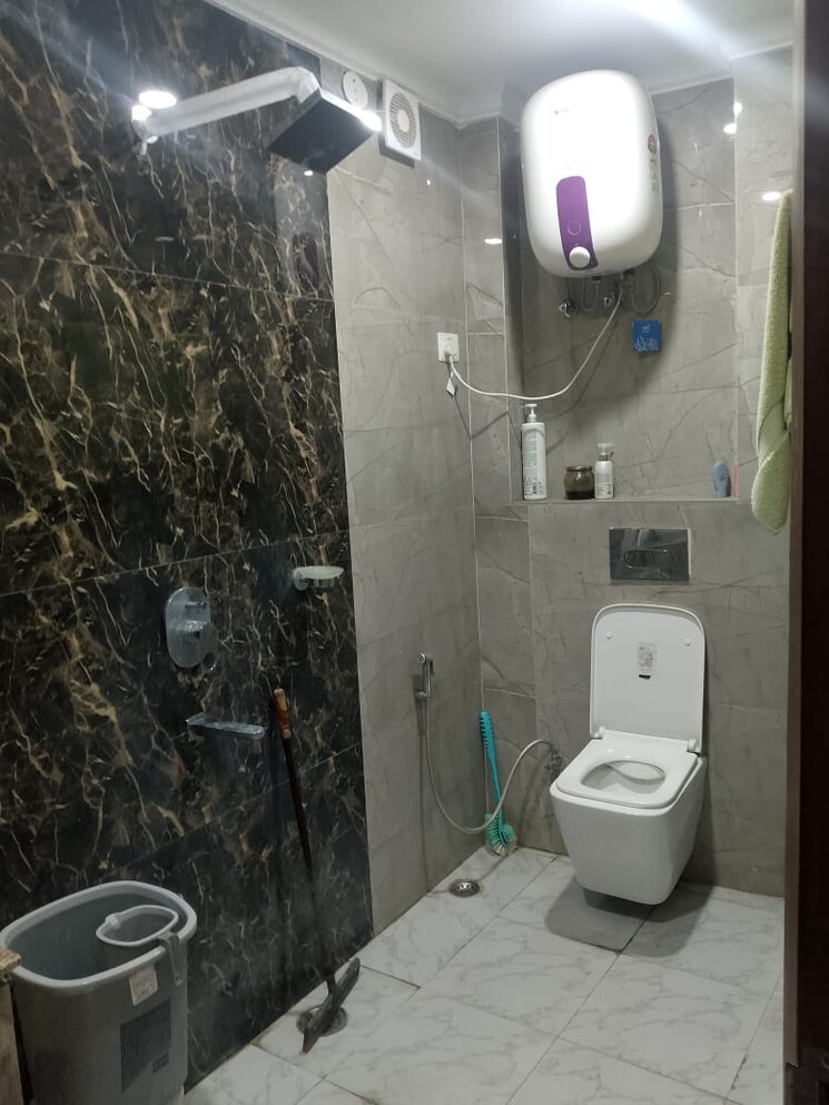 Bathroom, vijay-ratan-vihar 3 Bedroom 1800 Sq.Ft. Apartment In Sector 15 Gurgaon 9631742