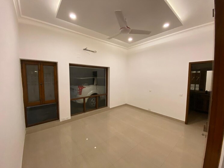 Room, safdarjung development area 4 Bedroom 4500 Sq.Ft. Apartment In Safdarjung Development Area Delhi 9631758