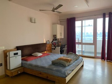 Bedroom in 3.5 BHK Apartment at Unitech Fresco, Sector 50 – for Rent
