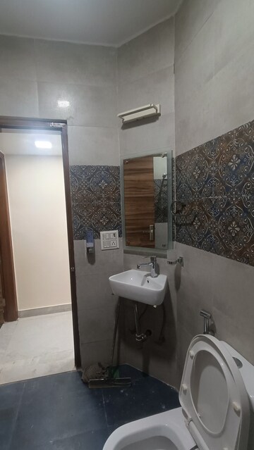 Bathroom in 3.5 BHK Apartment at Unitech Fresco, Sector 50 – for Rent