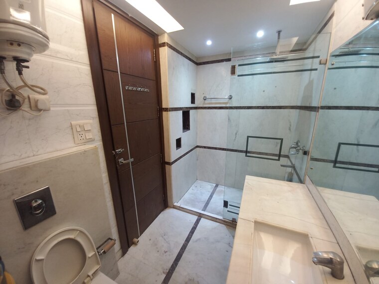 Kitchen, veera-safdarjung-enclave 4 Bedroom 3000 Sq.Ft. Apartment In Safdarjung Enclave Delhi 9631826